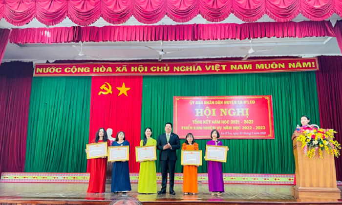 UBND huyện Ea H’leo tổ chức Hội nghị tổng kết năm học 2021-2022 và triển khai nhiệm vụ năm học 2022 -2023